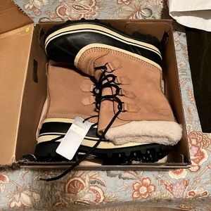 NWT Sorel Caribou Boots